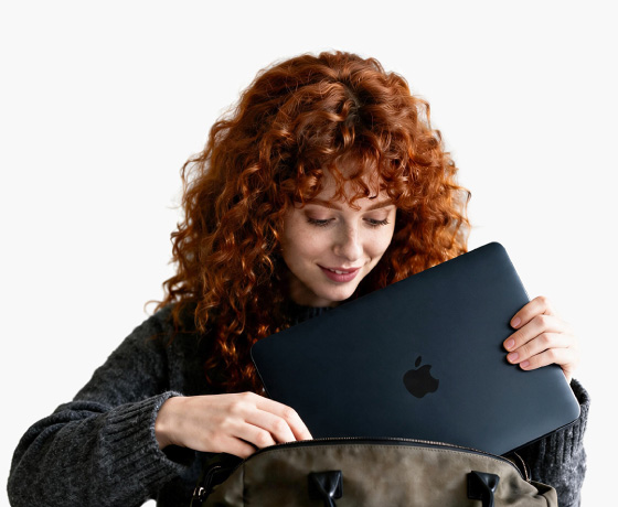MacBook Air v batohu